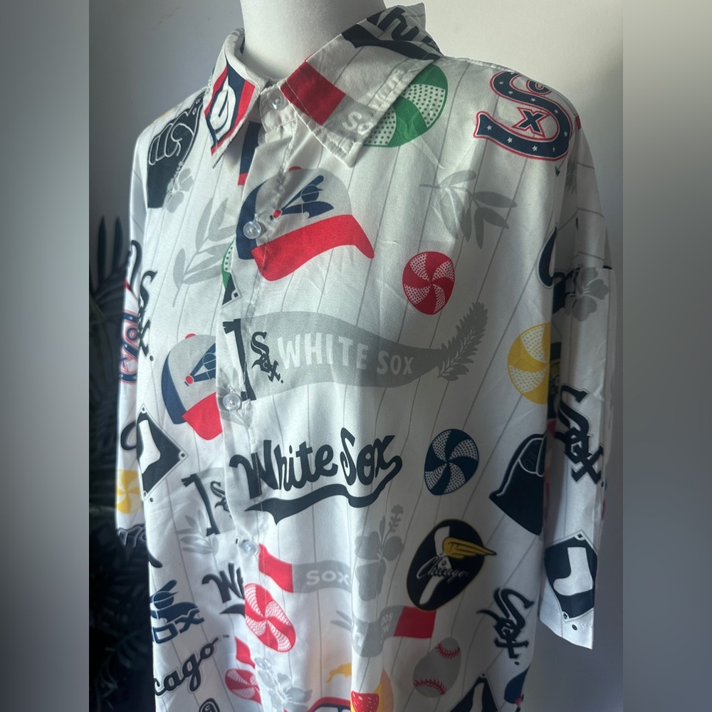 MLB Chicago White Sox Men’s Themed Buttoned Down Collar Hawaiian Shirt XL - Picture 2 of 5